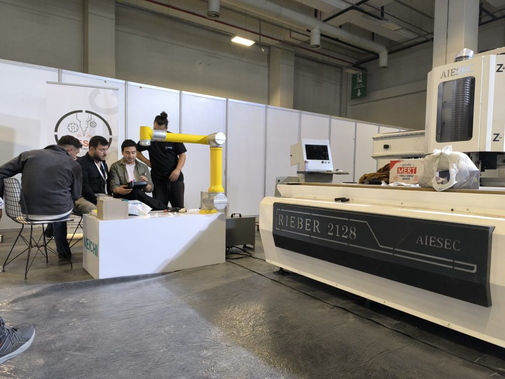 WoodTech fuarı robotik demo uygulaması